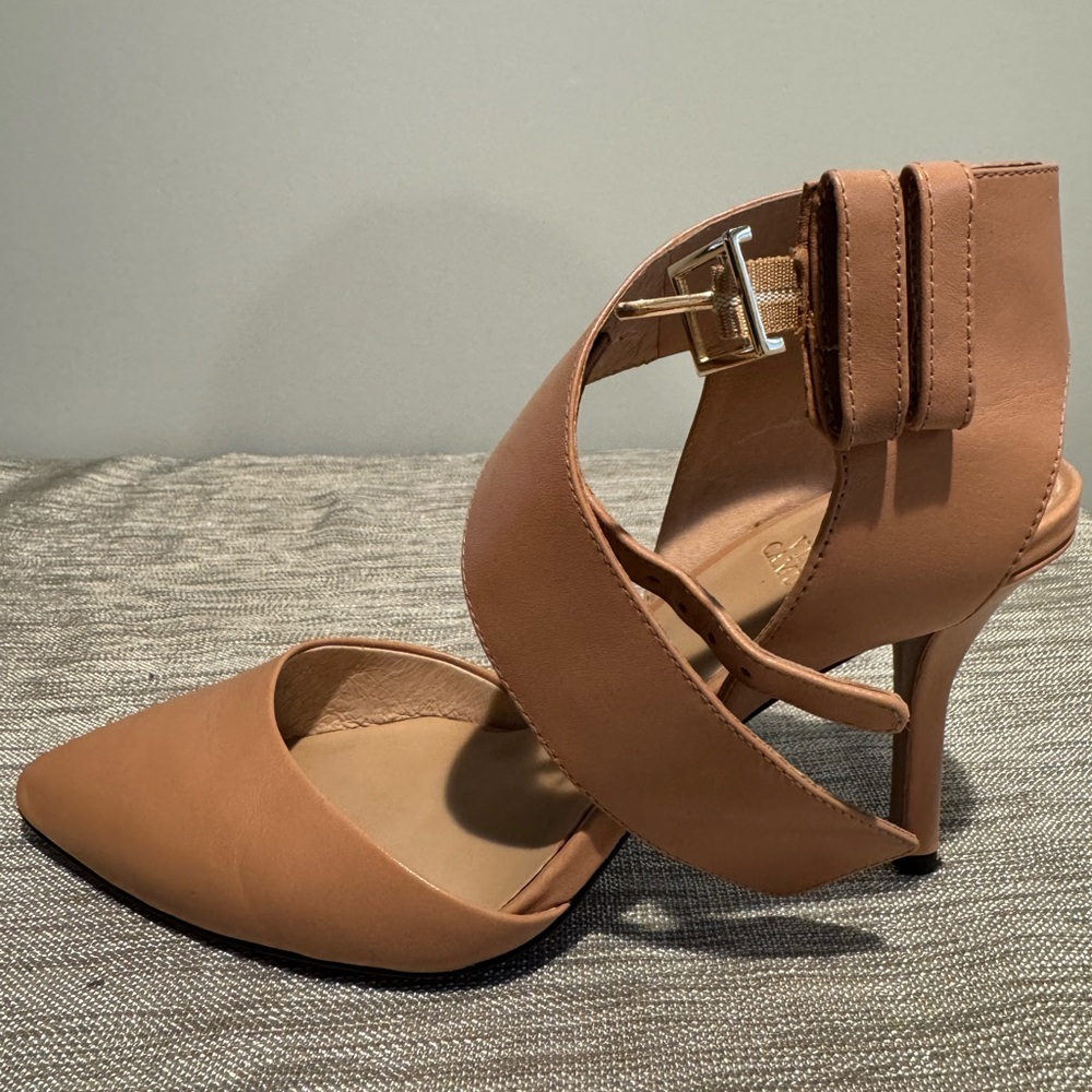 Vince Camuto Soren Pointed Toe Pumps - Picture 4 of 9